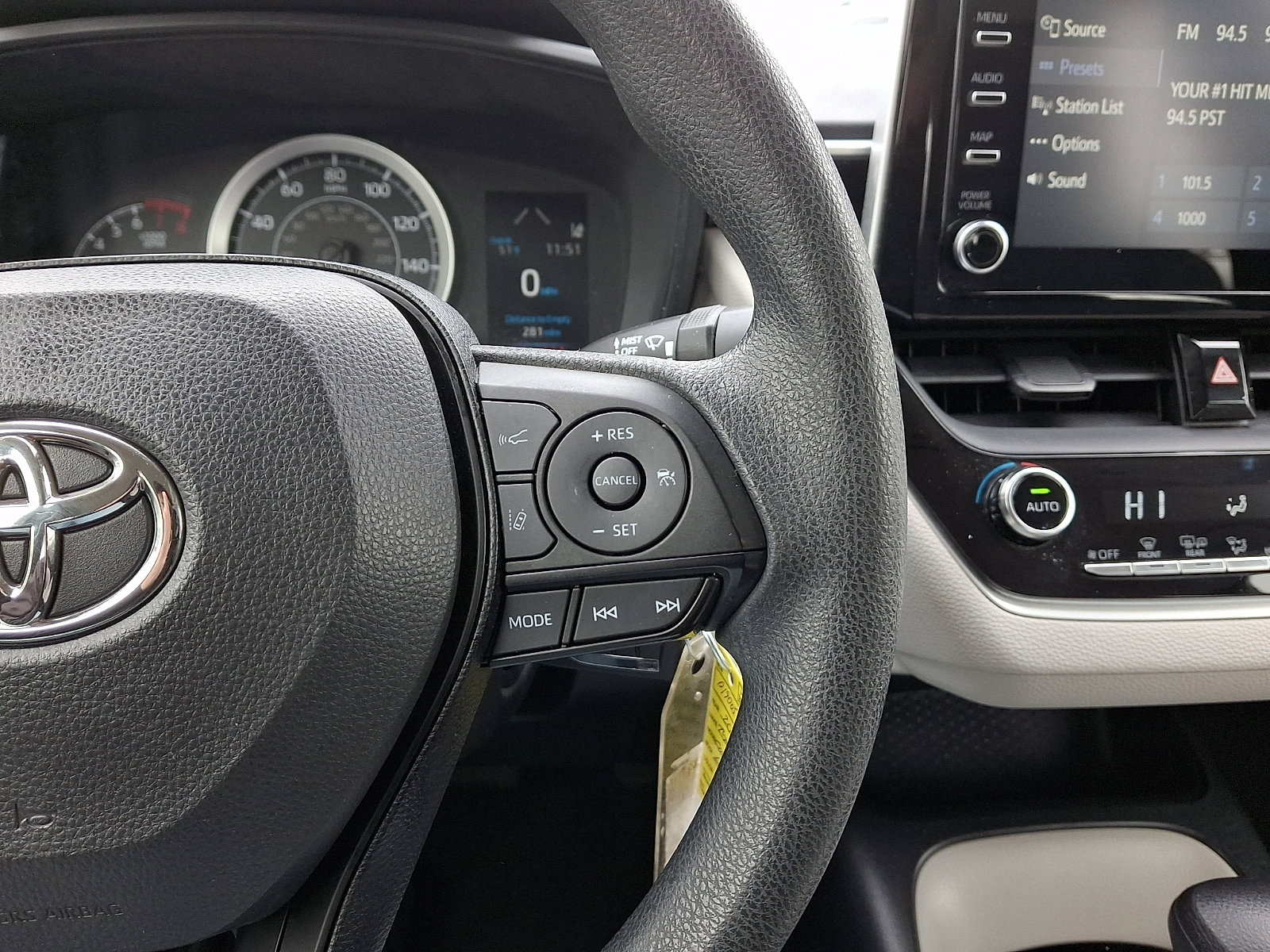 Used 2020 Toyota Corolla LE image 19