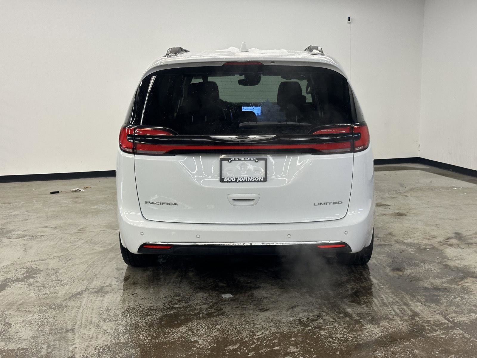 Used 2022 Chrysler Pacifica Limited image 9