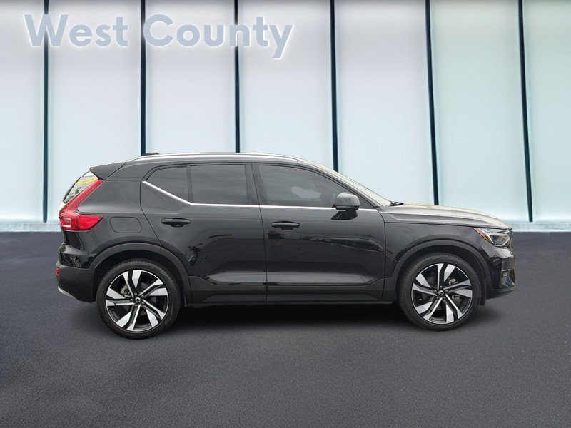 Certified 2025 Volvo XC40 B5 Plus AWD/4WD image 5