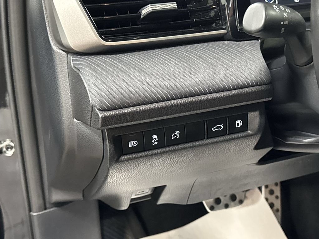 Used 2025 Toyota Camry SE FWD image 16
