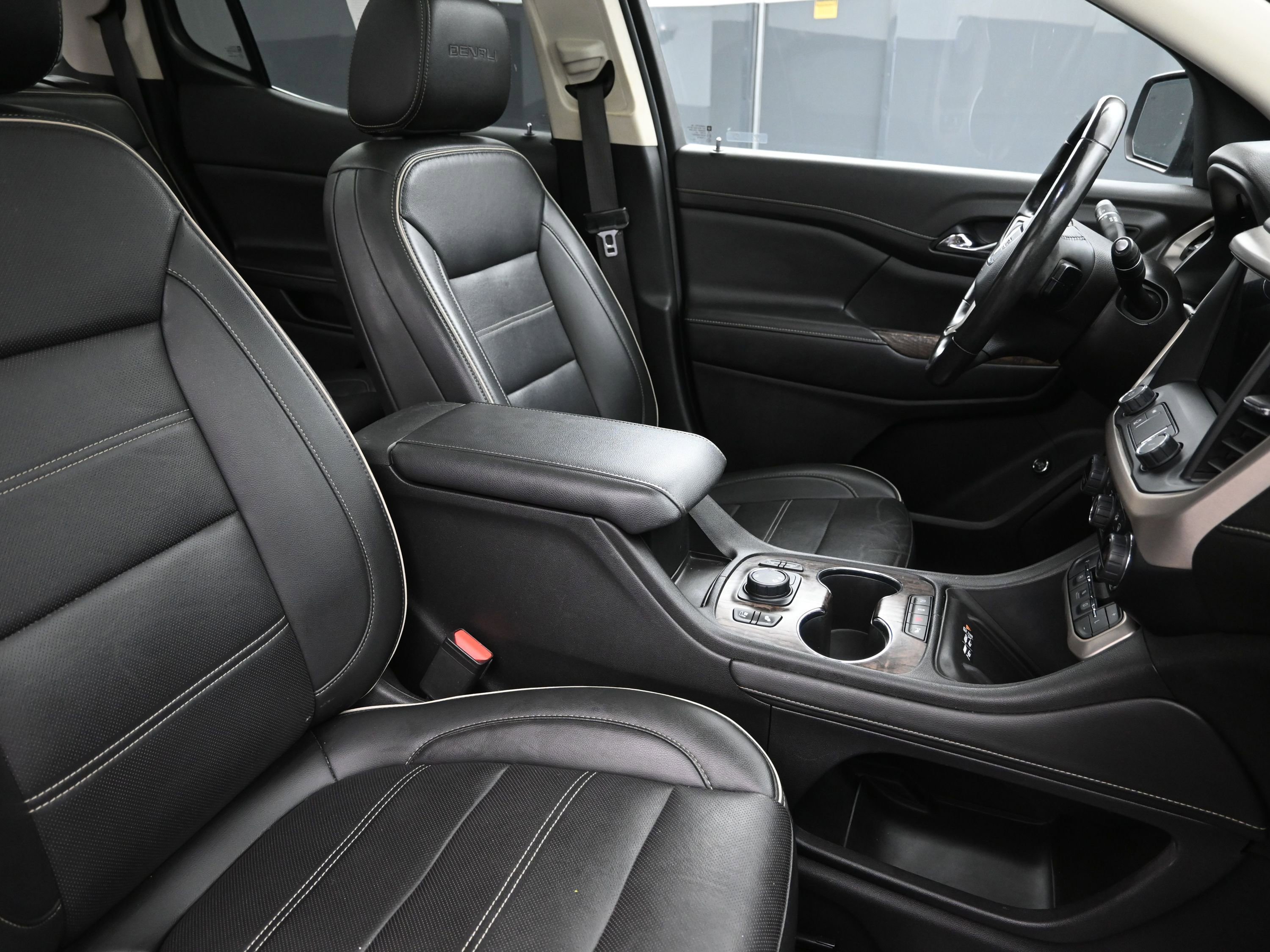 Used 2021 GMC Acadia Denali image 29