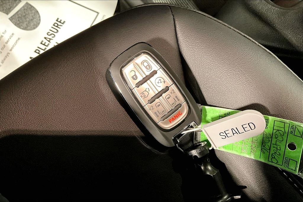 New 2026 Chrysler Pacifica Select image 23