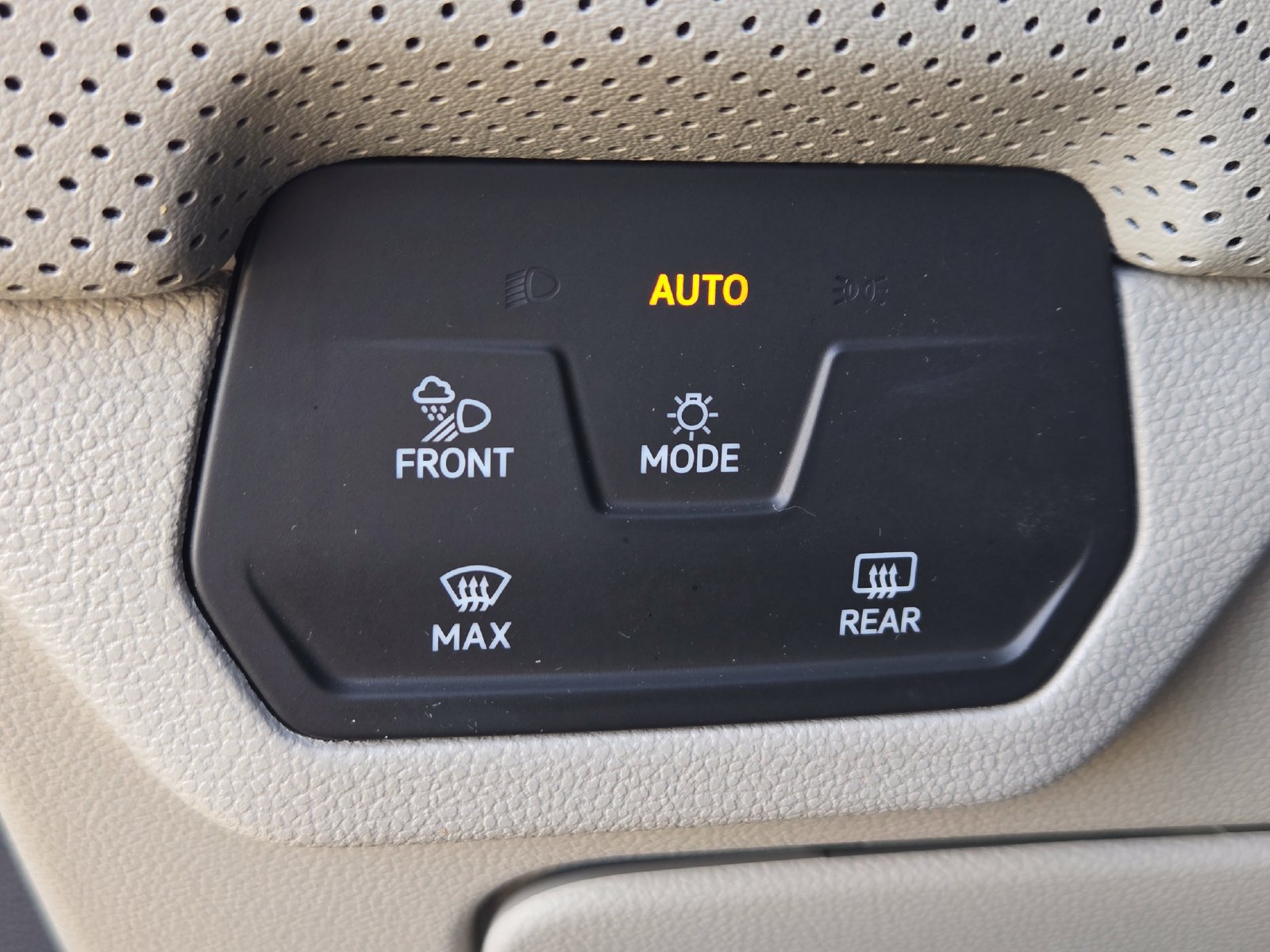 Used 2024 Volkswagen Atlas SE FWD image 23