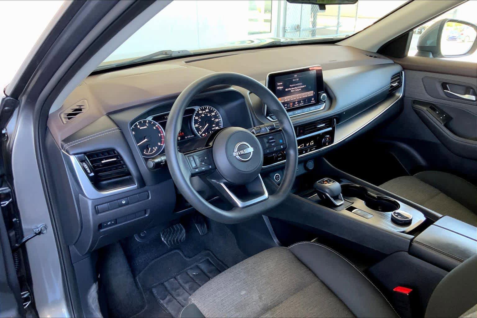 Used 2022 Nissan Rogue SV AWD/4WD image 18