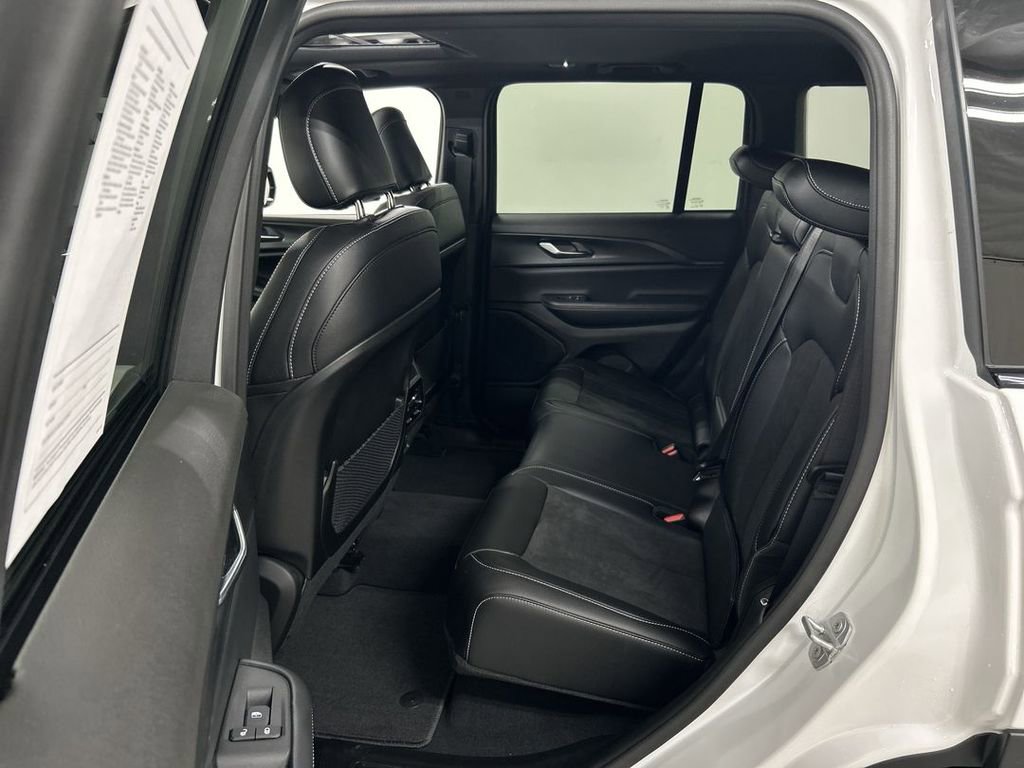 Used 2024 Jeep Grand Cherokee Altitude AWD/4WD image 20