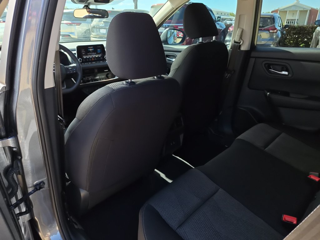 Certified 2026 Nissan Rogue SV FWD image 10