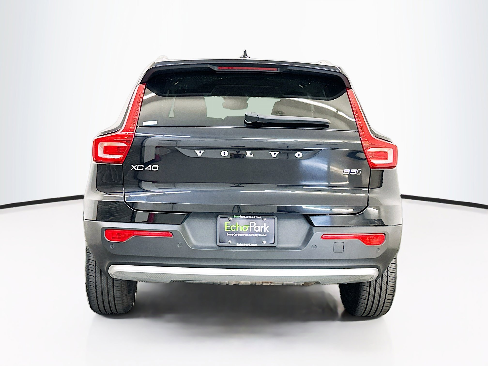 Used 2025 Volvo XC40 B5 Plus image 7