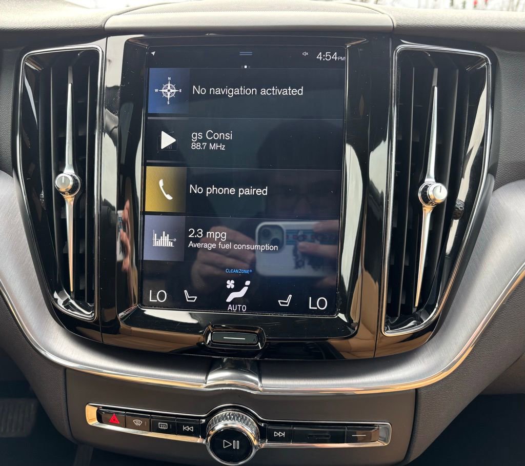 Used 2020 Volvo XC60 T5 Momentum image 9