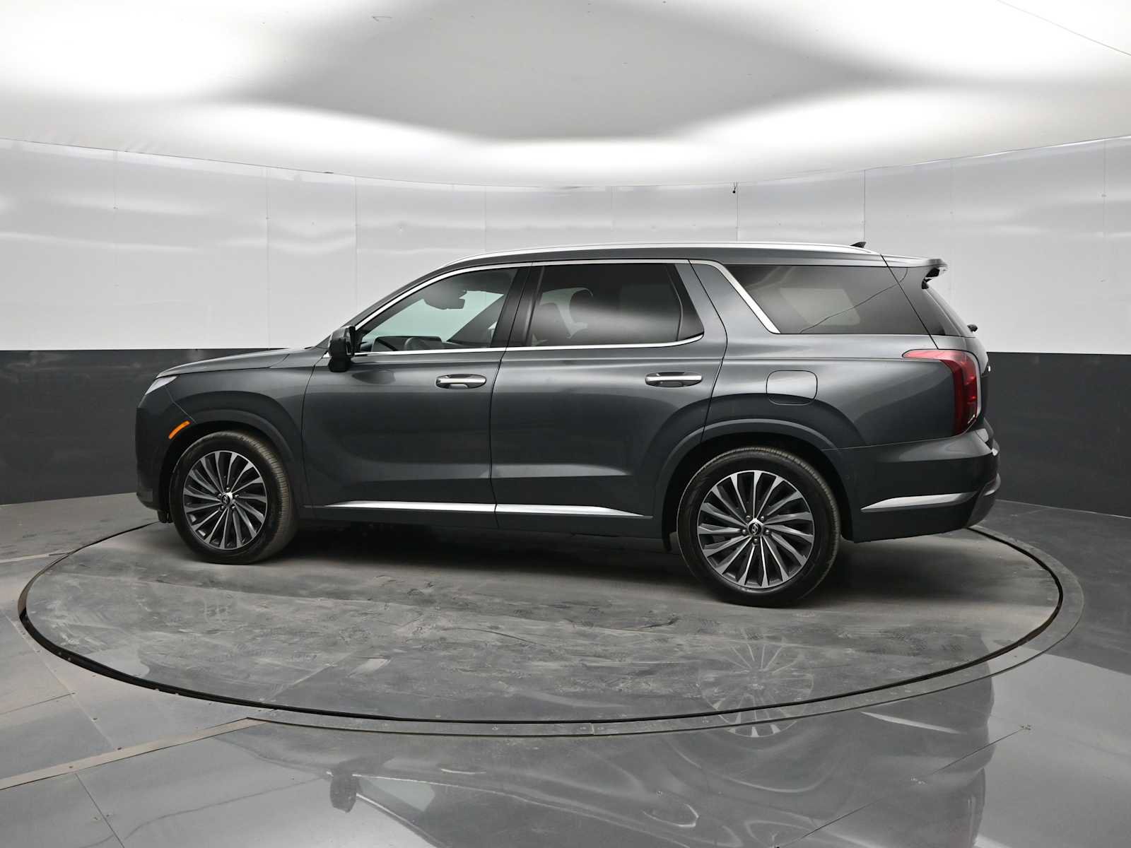 Used 2024 Hyundai Palisade Calligraphy AWD/4WD image 5