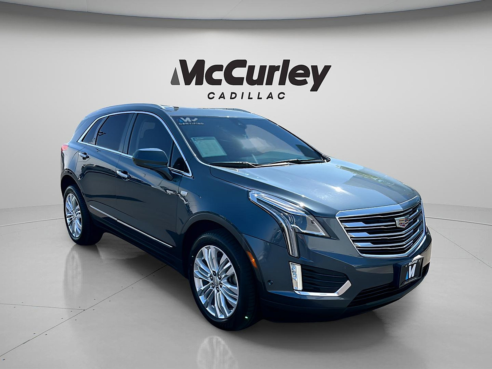 Used 2019 Cadillac XT5 Premium Luxury w/ Driver Assist Package AWD/4WD image 3
