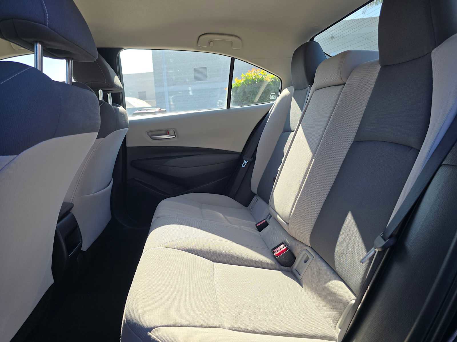 Used 2021 Toyota Corolla LE image 19