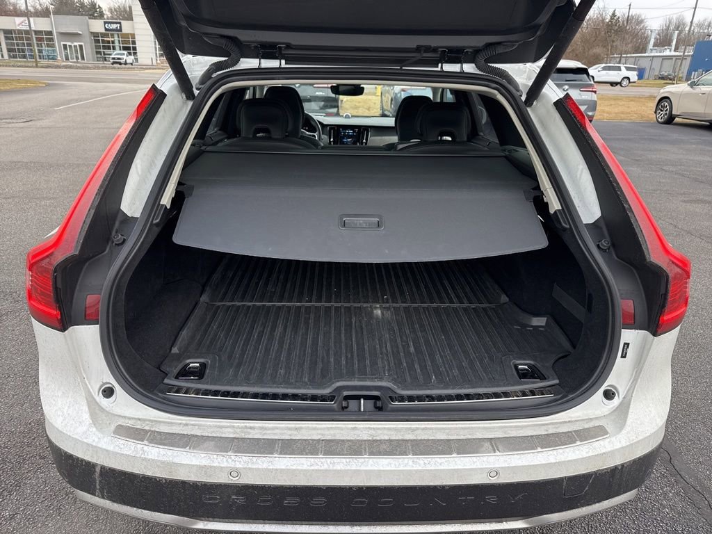 Used 2023 Volvo V90 B6 Cross Country Ultimate w/ Climate Package image 20