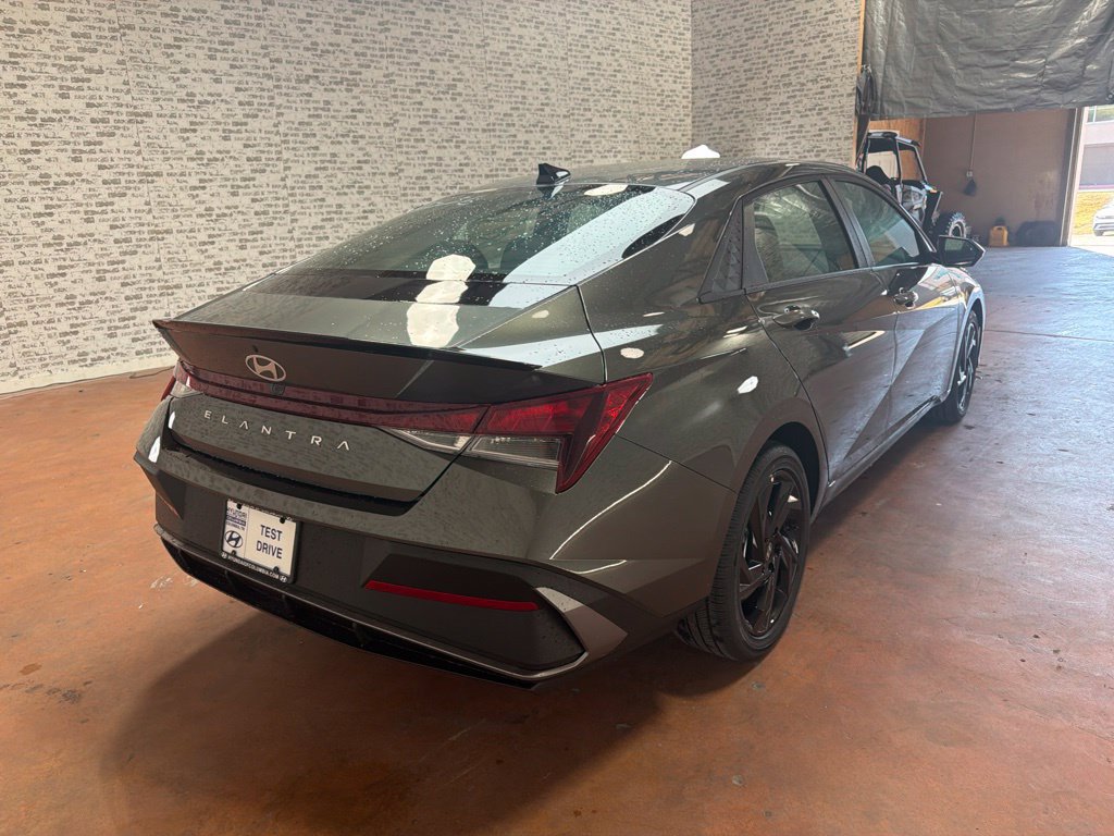 Used 2026 Hyundai Elantra SEL Sport FWD image 7