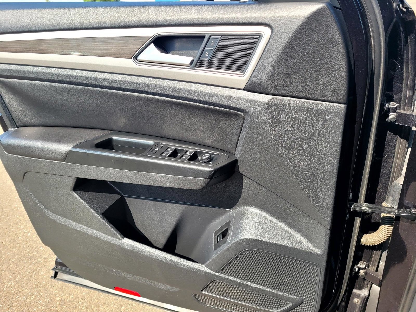 Used 2019 Volkswagen Atlas SE FWD image 24