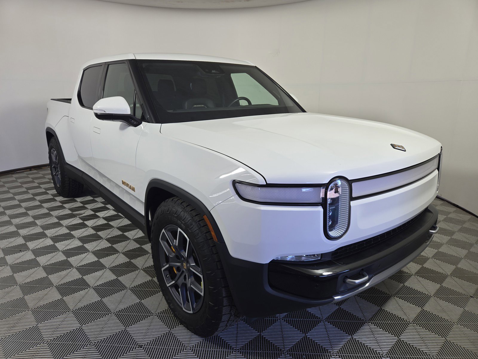 Used 2022 Rivian R1T Adventure image 7