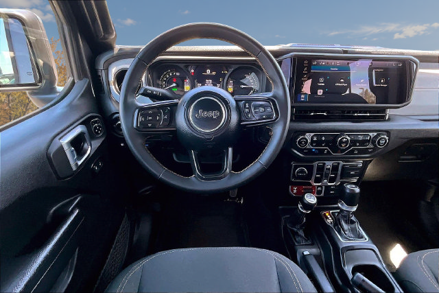 Used 2024 Jeep Wrangler Unlimited AWD/4WD image 8