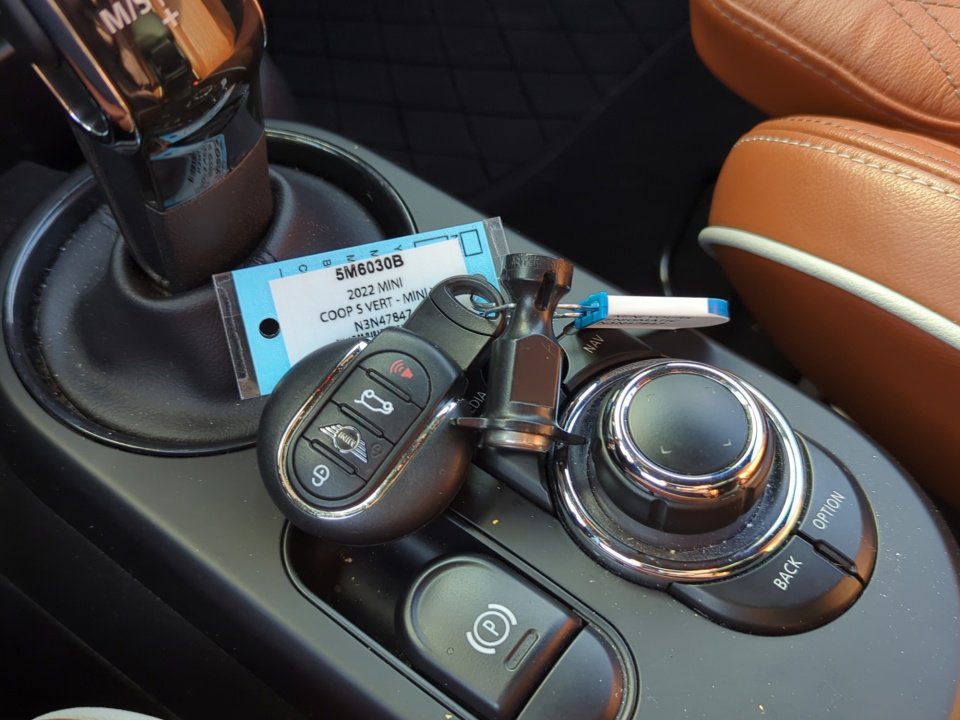 Used 2022 MINI Cooper S w/ Driver Assistance Package image 34