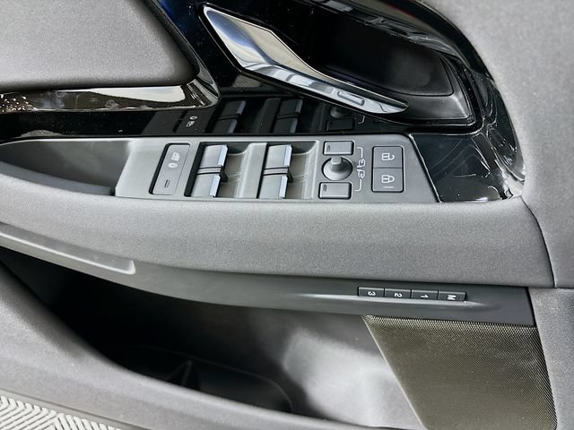 Used 2026 Land Rover Range Rover Evoque Dynamic SE AWD/4WD image 20