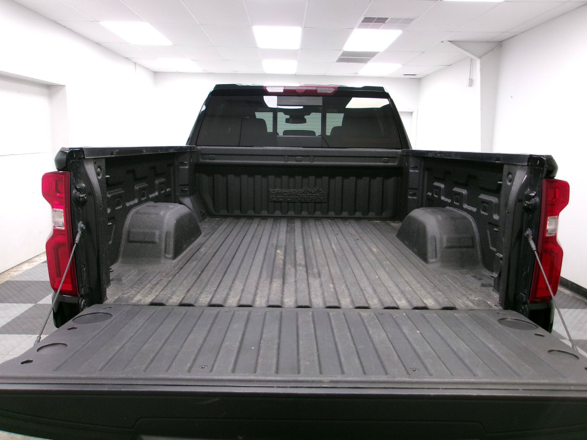 Used 2023 Chevrolet Silverado 1500 High Country AWD/4WD image 11