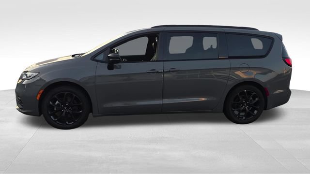 Used 2025 Chrysler Pacifica Limited FWD image 5