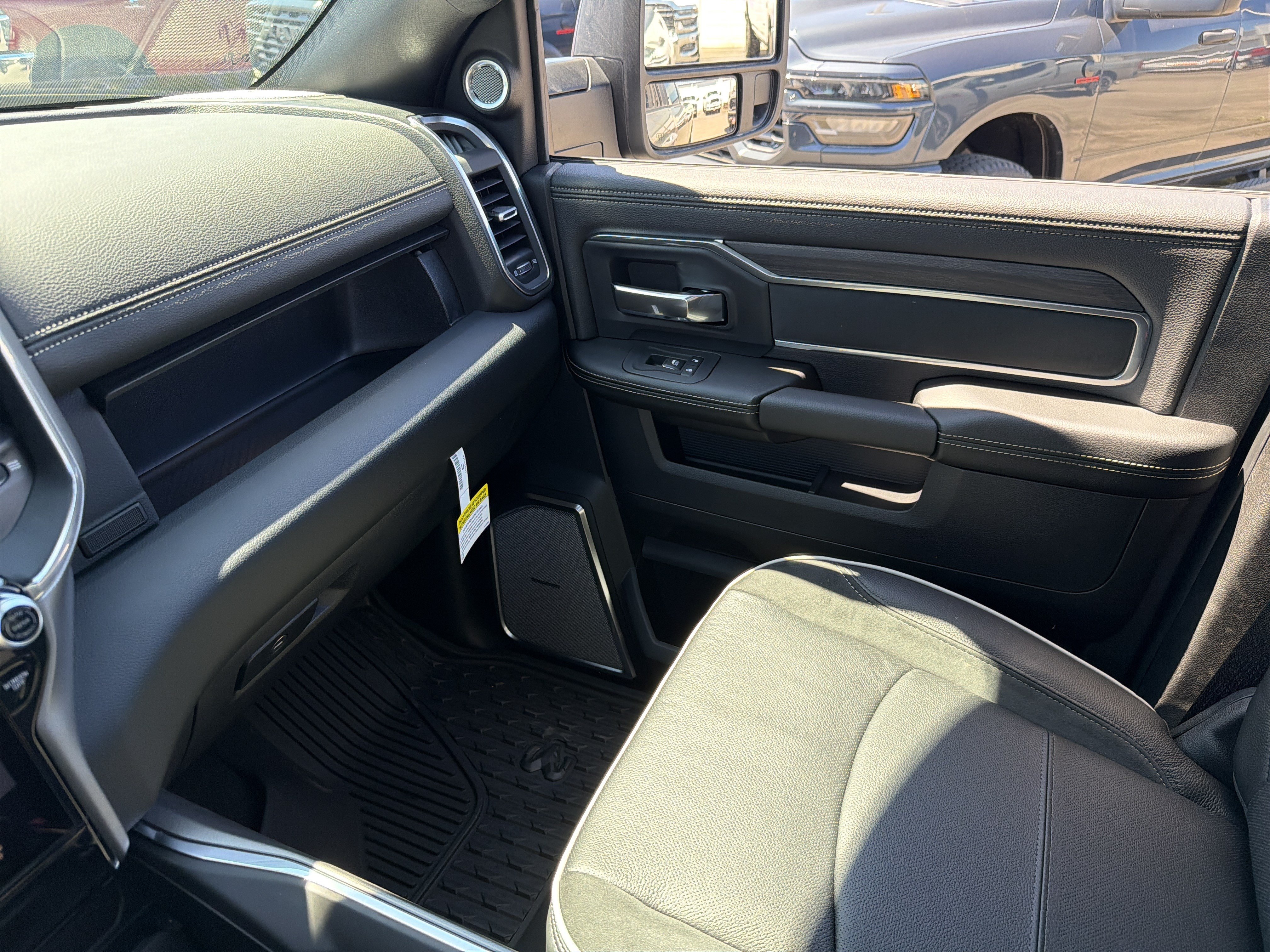 New 2026 RAM 3500 Laramie AWD/4WD image 25