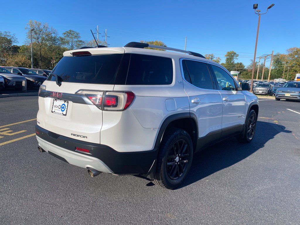 Used 2018 GMC Acadia SLT w/ LPO, Black Accent Package AWD/4WD image 4