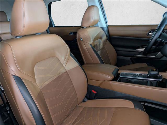 Used 2023 Nissan Pathfinder Platinum w/ Cargo Package FWD image 23
