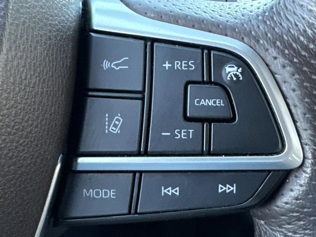 Used 2021 Toyota Sienna Platinum image 32