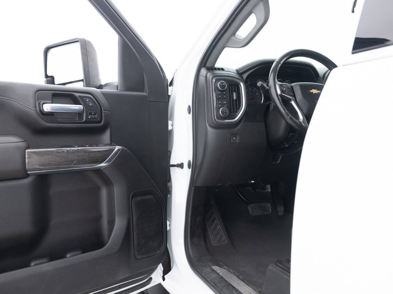 Used 2021 Chevrolet Silverado 2500 LTZ AWD/4WD image 28