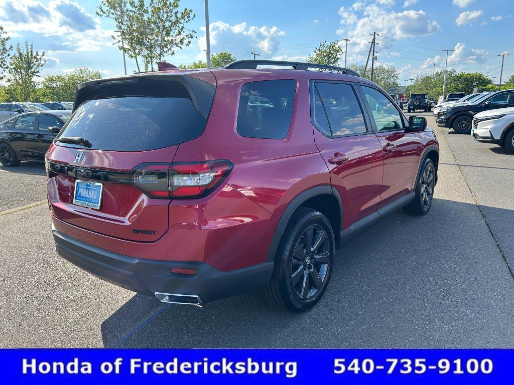 Used 2025 Honda Pilot Sport image 6