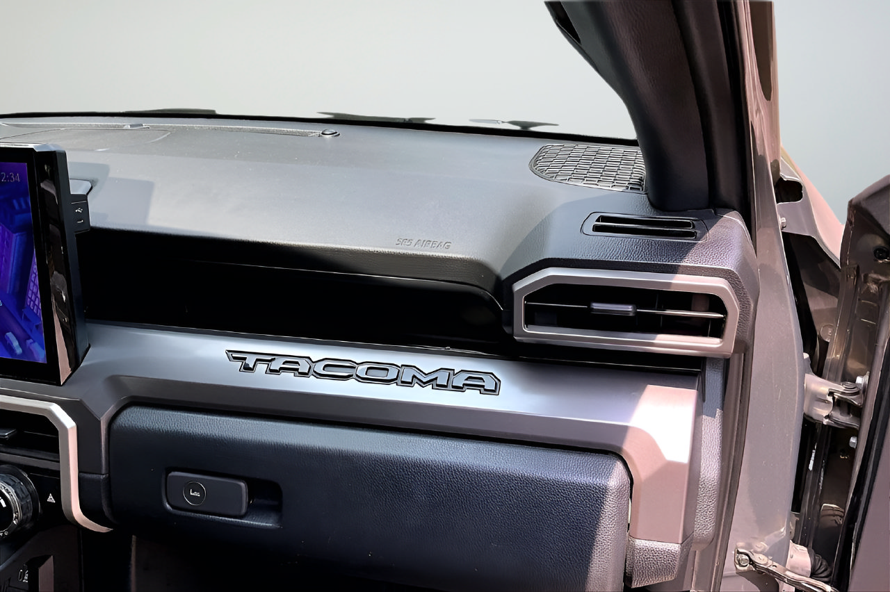 Used 2024 Toyota Tacoma TRD Sport AWD/4WD image 22