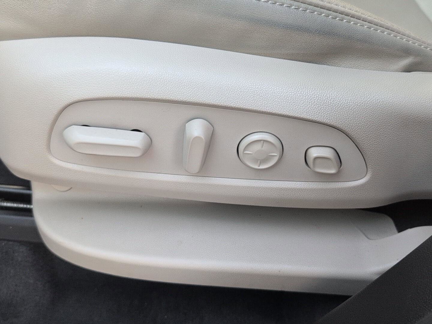 Used 2020 Buick Enclave Premium w/ Sun and Sites Package FWD image 23