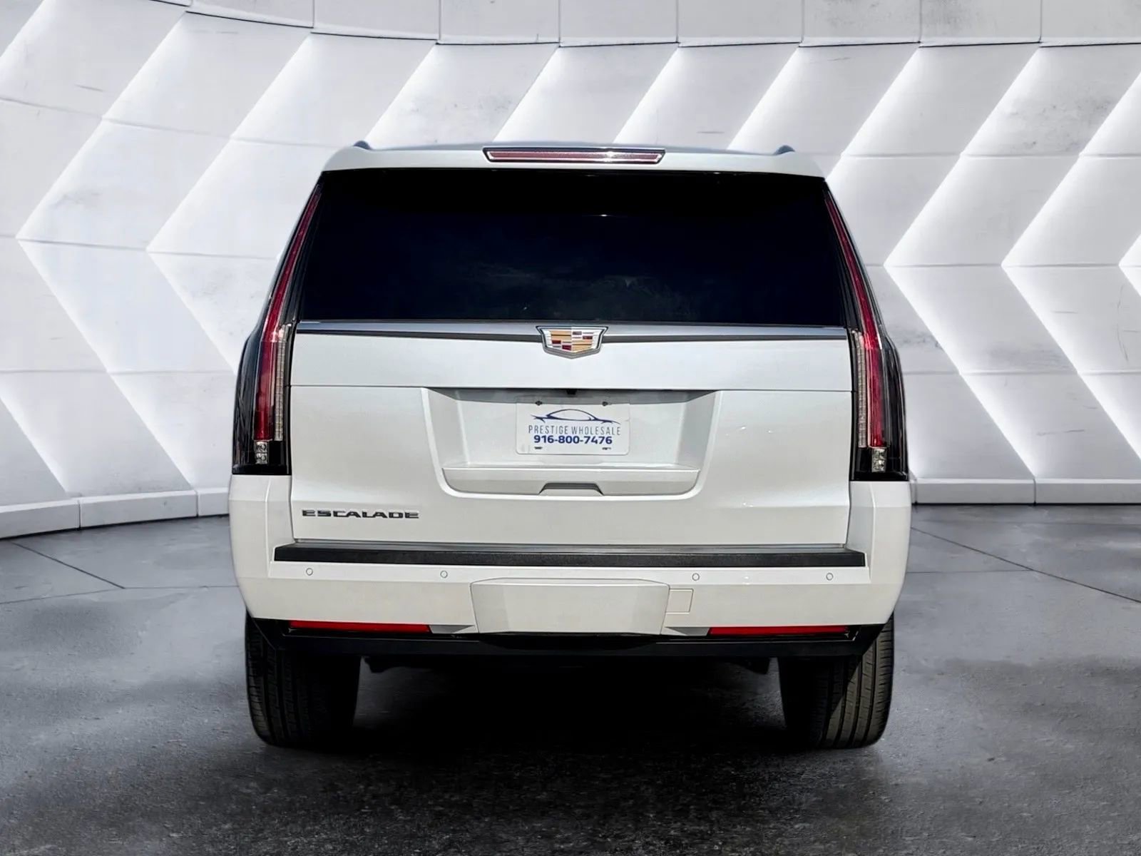 Used 2016 Cadillac Escalade Luxury image 4