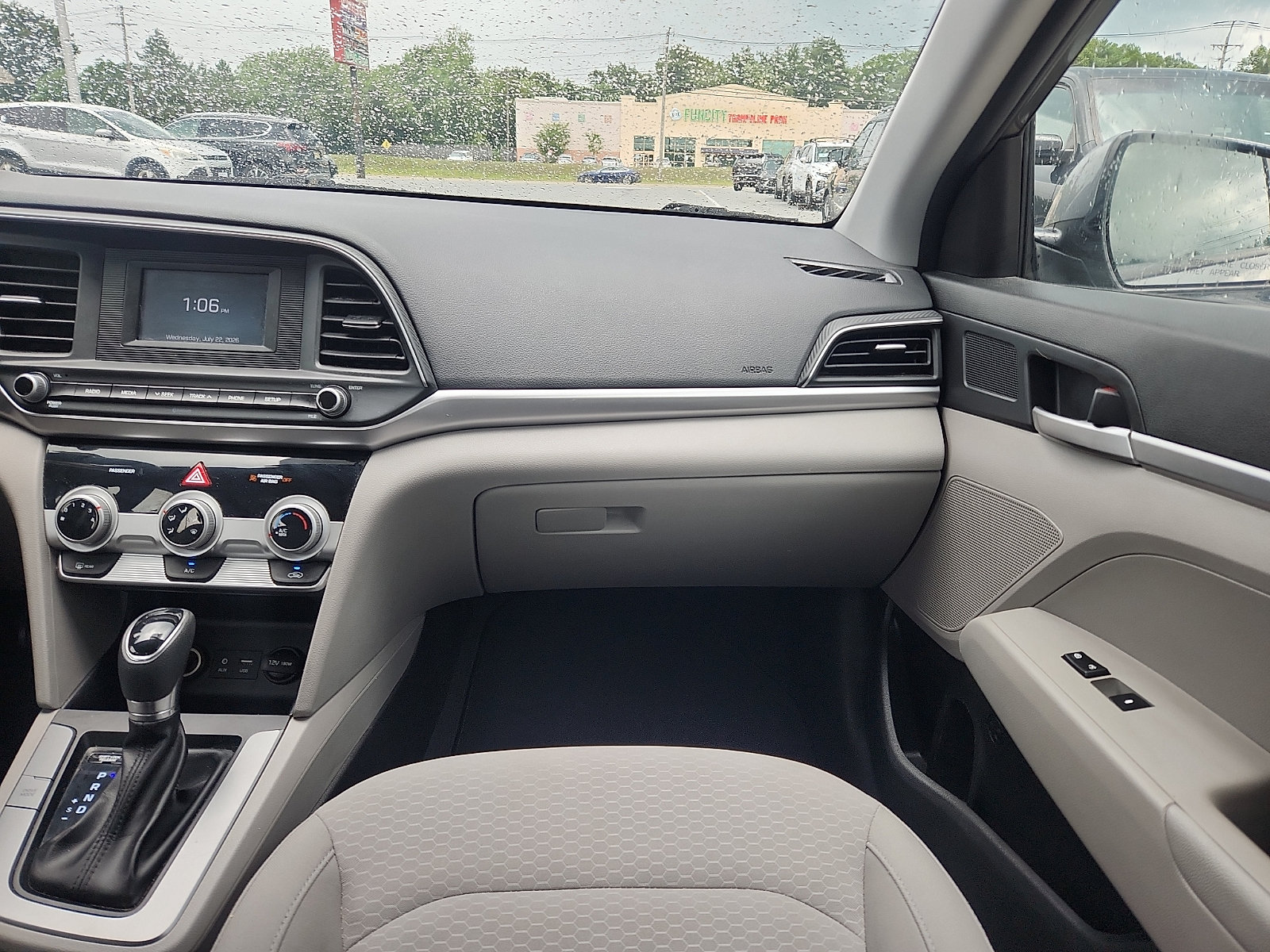 Used 2019 Hyundai Elantra SE FWD image 11