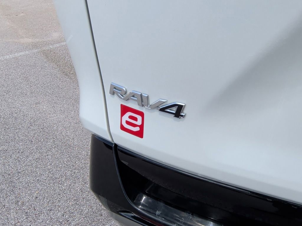 Used 2022 Toyota RAV4 SE AWD/4WD image 38