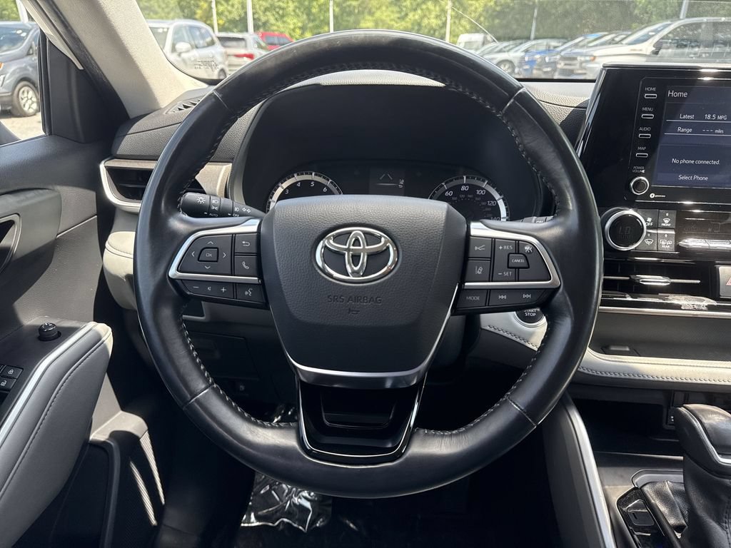 Used 2021 Toyota Highlander LE AWD/4WD image 11