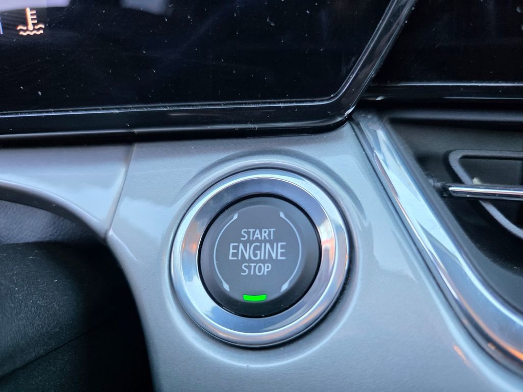 Certified 2025 Chevrolet Trax LT w/ LT Convenience Package image 18