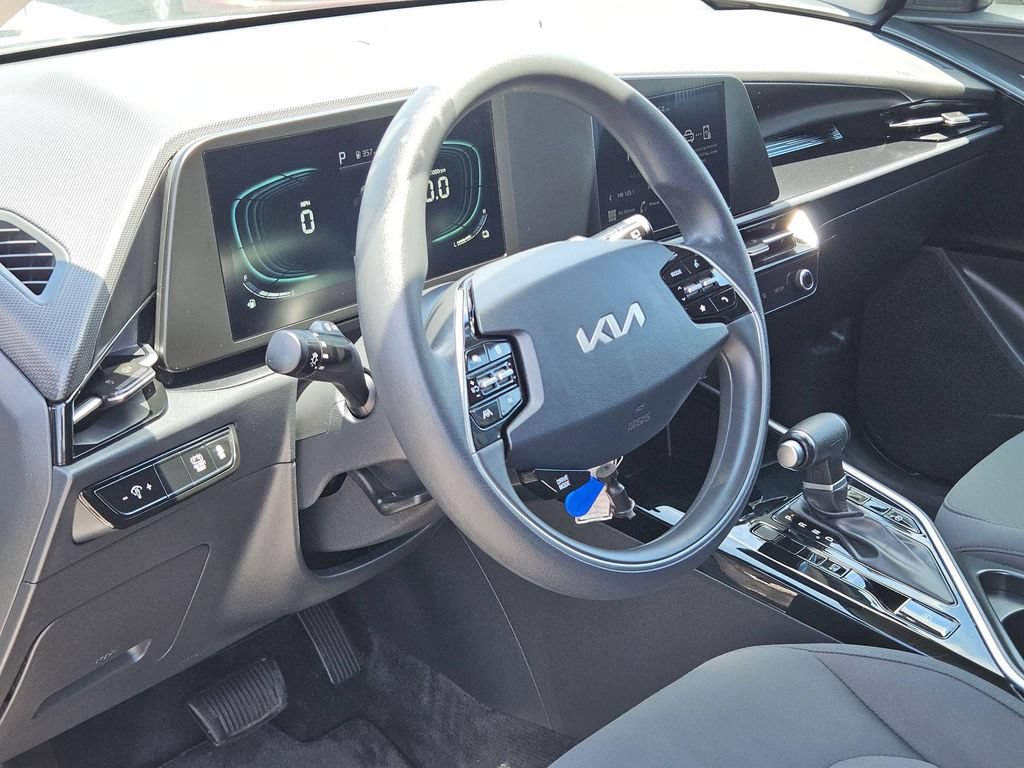 Used 2025 Kia Niro LX FWD image 13