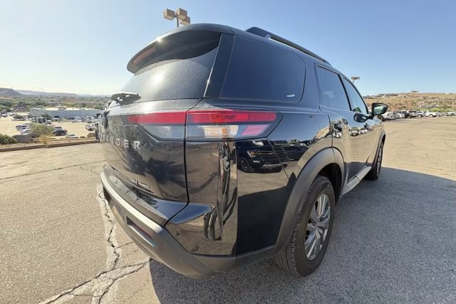Used 2024 Nissan Pathfinder SV AWD/4WD image 5