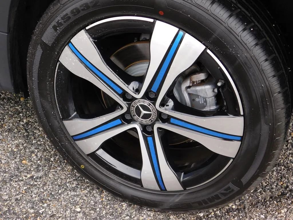 Used 2022 Mercedes-Benz EQB 350 4MATIC image 9