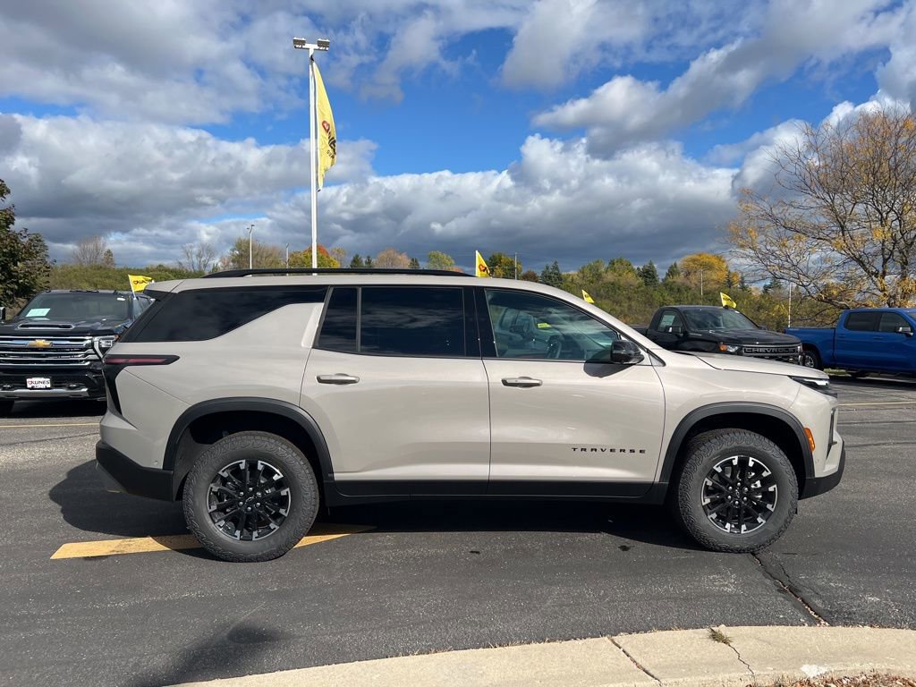 New 2026 Chevrolet Traverse Z71 w/ Enhanced Driving Package image 3
