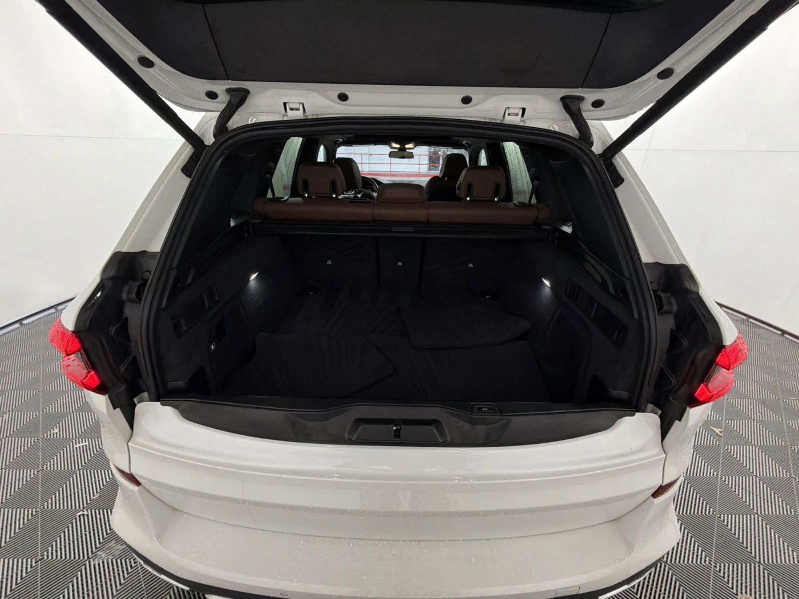 Used 2021 BMW X5 xDrive40i w/ M Sport Package image 26