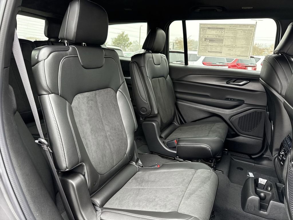 New 2025 Jeep Grand Cherokee L Altitude image 25