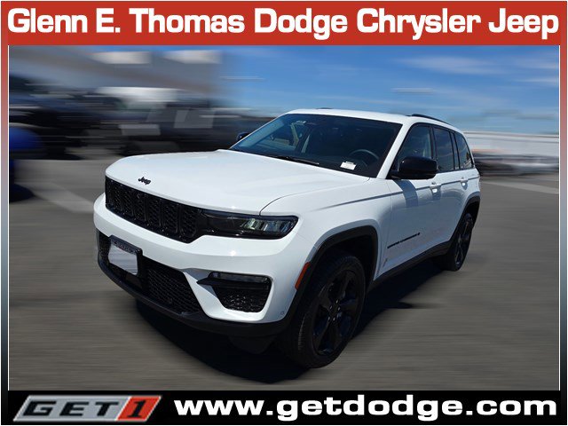 Certified 2023 Jeep Grand Cherokee Limited w/ Luxury Tech Group II image 3