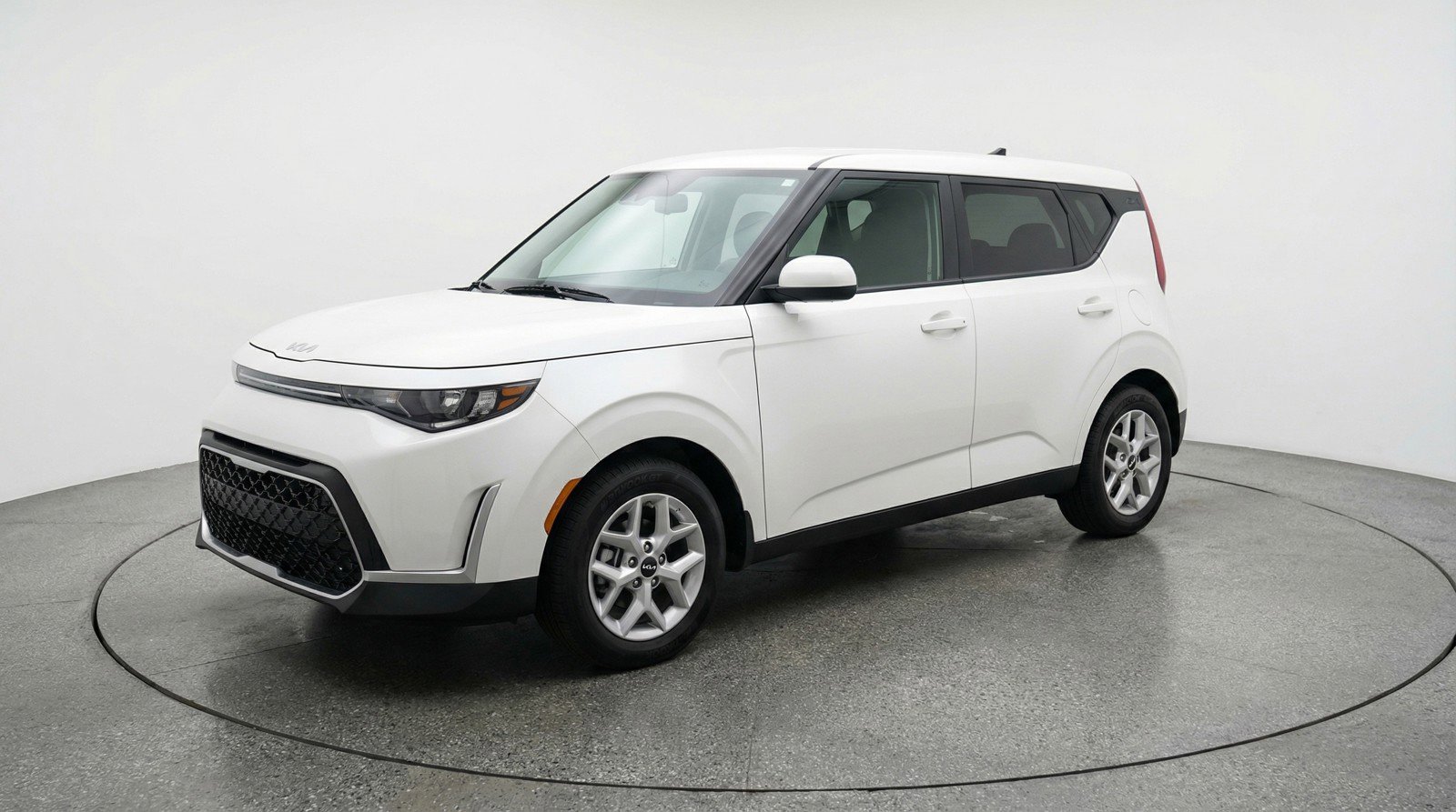 Used 2025 Kia Soul LX w/ LX Technology Package image 3