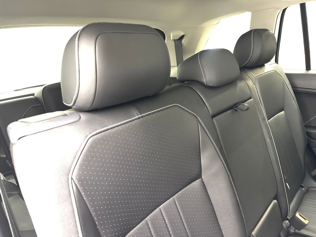 Used 2024 Volkswagen Tiguan SE FWD image 44