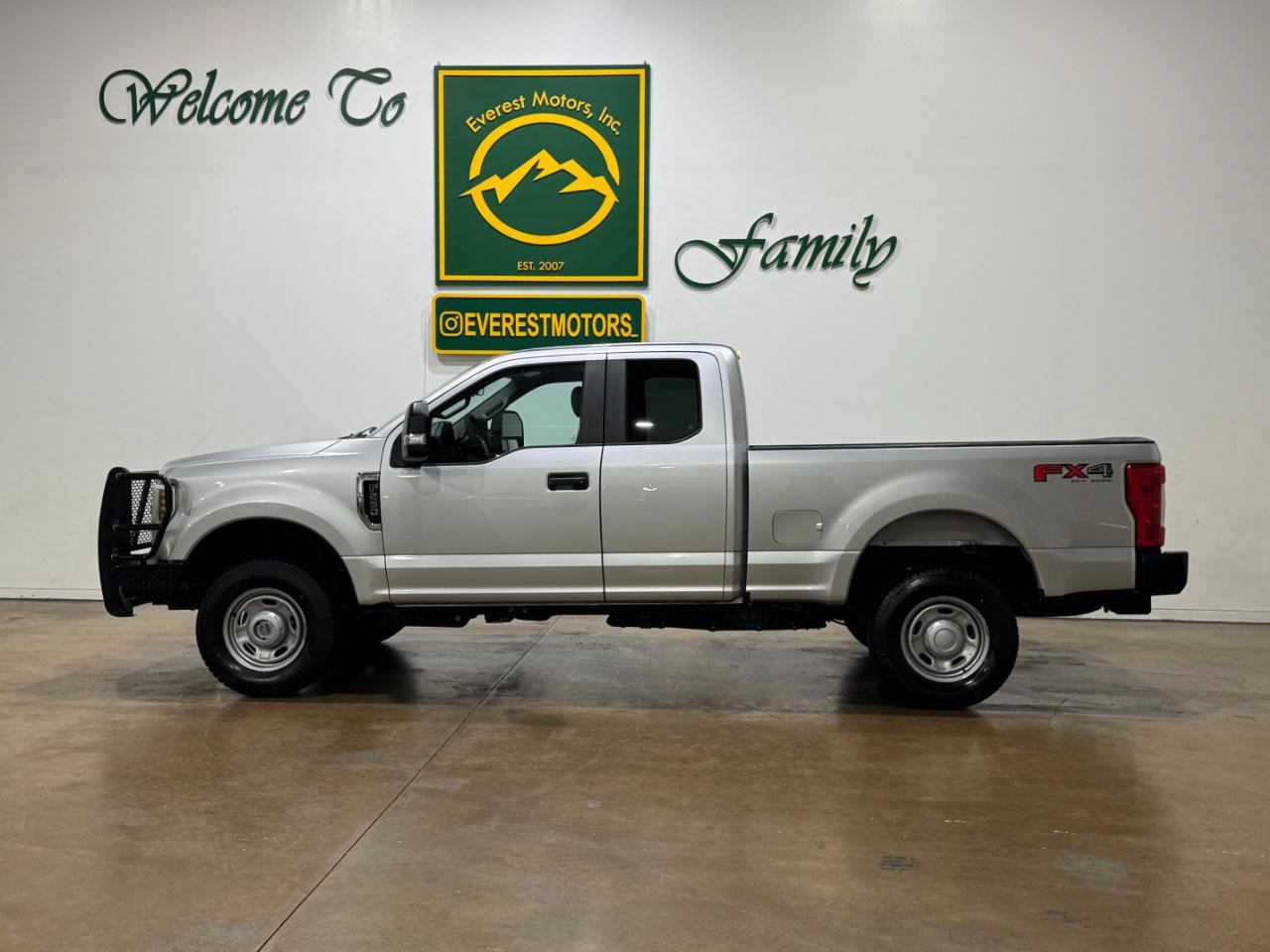 Used 2018 Ford F250 XL w/ Power Equipment Group AWD/4WD image 5