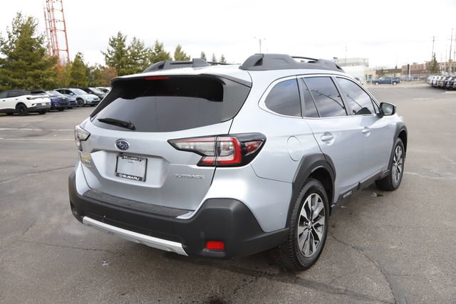Used 2023 Subaru Outback Limited image 3