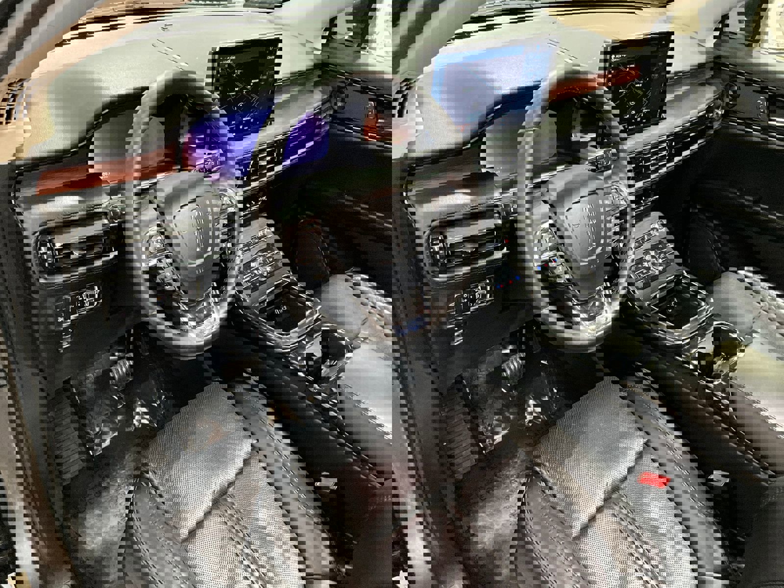 Used 2021 Lincoln Nautilus Reserve w/ Equipment Group 201A image 13