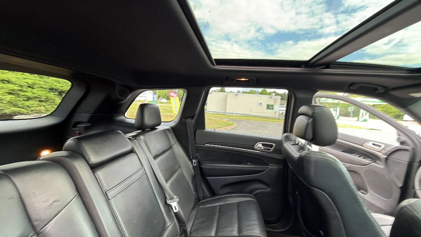 Used 2015 Jeep Grand Cherokee Limited w/ Luxury Group II RWD image 39